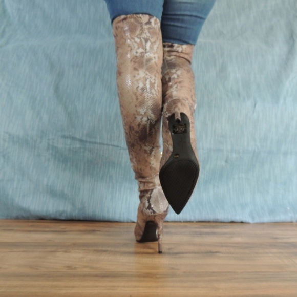 JESSICA SIMPSON OVER THE KNEE STRETCH BOTS - Picture 5 of 11